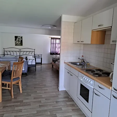 Wollroeder Krug Inn *